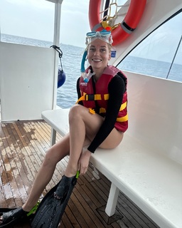 Kristina Asmus feet photo thumbnail