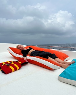 Kristina Asmus feet photo thumbnail