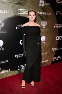 Kristina Asmus feet photo thumbnail