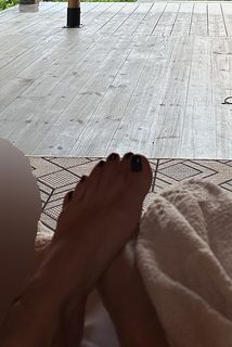 Kristina Asmus feet photo thumbnail