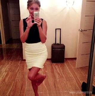 Kristina Asmus feet photo thumbnail