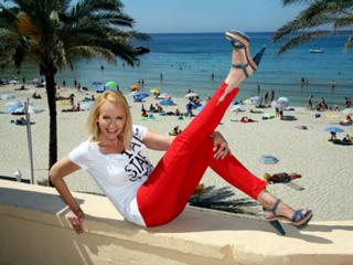 Kristina Bach feet photo 3