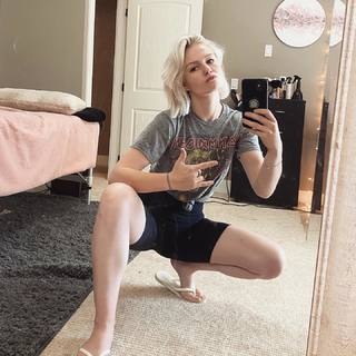 Kristina Collins feet photo thumbnail