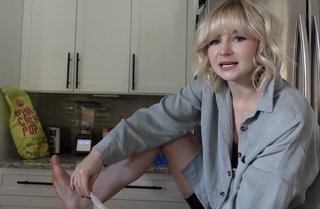 Kristina Collins feet photo thumbnail