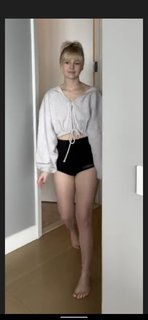 Kristina Collins feet photo thumbnail