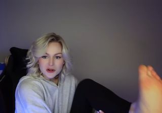 Kristina Collins feet photo thumbnail