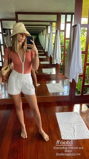 Kristina Romanova feet photo 11