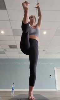 Kristine Dunn feet photo 17