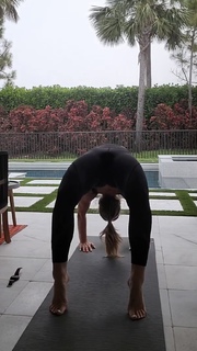 Kristine Dunn feet photo 3