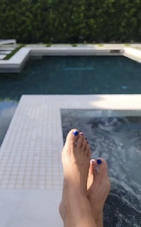 Kristine Dunn feet photo 4