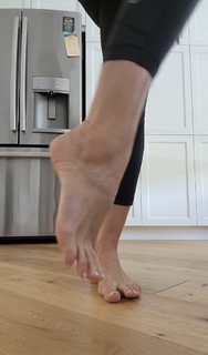 Kristine Dunn feet photo 10