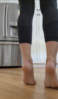 Kristine Dunn feet photo 9