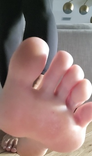 Kristine Dunn feet photo 16