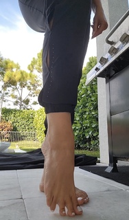 Kristine Dunn feet photo 5