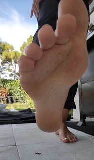 Kristine Dunn feet photo 3