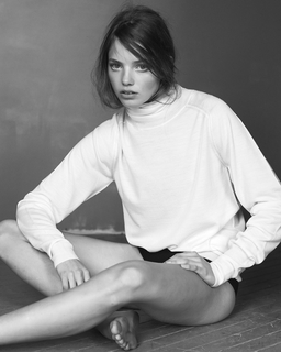 Kristine Froseth feet photo thumbnail