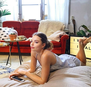 Kristine Froseth feet photo thumbnail