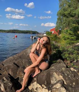 Kristine Froseth feet photo thumbnail