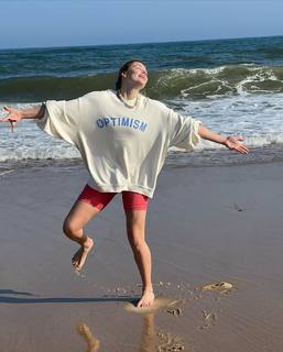 Kristine Froseth feet photo thumbnail