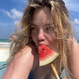 Kristine Froseth feet photo thumbnail