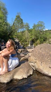 Kristine Froseth feet photo thumbnail