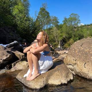 Kristine Froseth feet photo thumbnail
