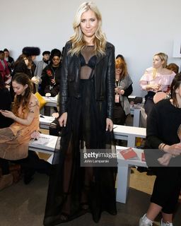 Kristine Leahy feet photo thumbnail