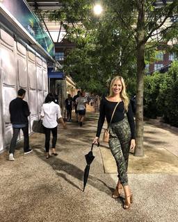 Kristine Leahy feet photo thumbnail