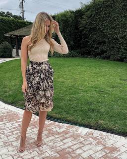 Kristine Leahy feet photo thumbnail