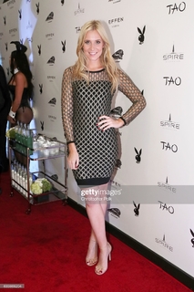 Kristine Leahy feet photo thumbnail