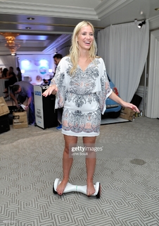 Kristine Leahy feet photo thumbnail