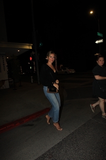 Kristine Leahy feet photo thumbnail