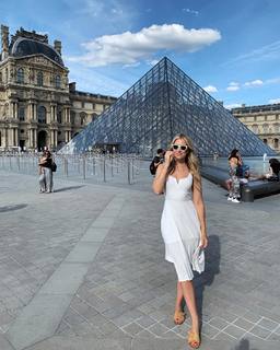 Kristine Leahy feet photo thumbnail