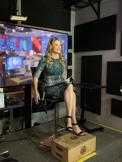 Kristy Swanson feet photo thumbnail