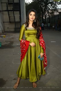 Krithi Shetty feet photo thumbnail