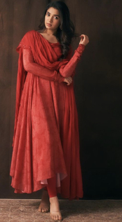 Krithi Shetty feet photo thumbnail