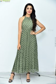 Krithi Shetty feet photo thumbnail