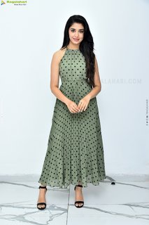 Krithi Shetty feet photo thumbnail