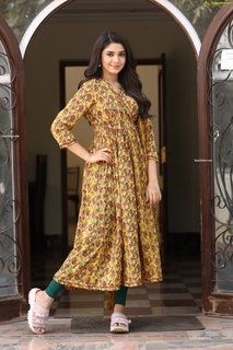 Krithi Shetty feet photo thumbnail