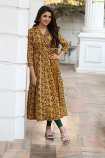 Krithi Shetty feet photo thumbnail