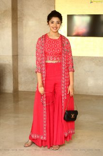 Krithi Shetty feet photo thumbnail