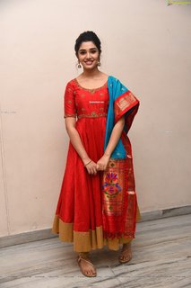 Krithi Shetty feet photo thumbnail