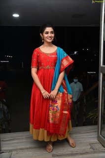 Krithi Shetty feet photo thumbnail