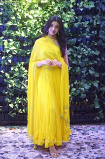 Krithi Shetty feet photo thumbnail