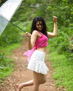Krithi Shetty feet photo thumbnail