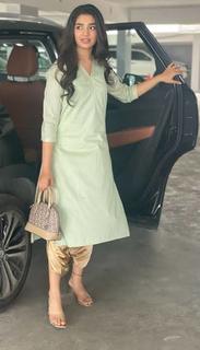 Krithi Shetty feet photo thumbnail