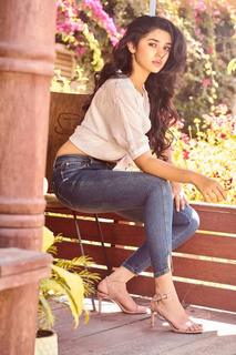 Krithi Shetty feet photo thumbnail
