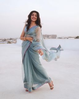 Krithi Shetty feet photo thumbnail