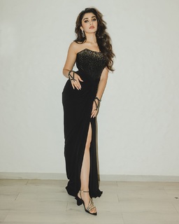 Krithi Shetty feet photo thumbnail