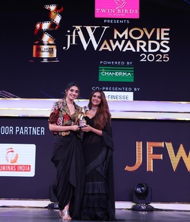 Krithi Shetty feet photo thumbnail